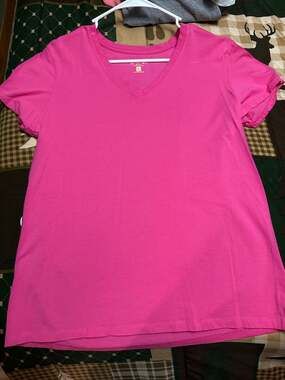 Blue Mountain Women's Pink Short Sleeve V-Neck T-Shirt size large